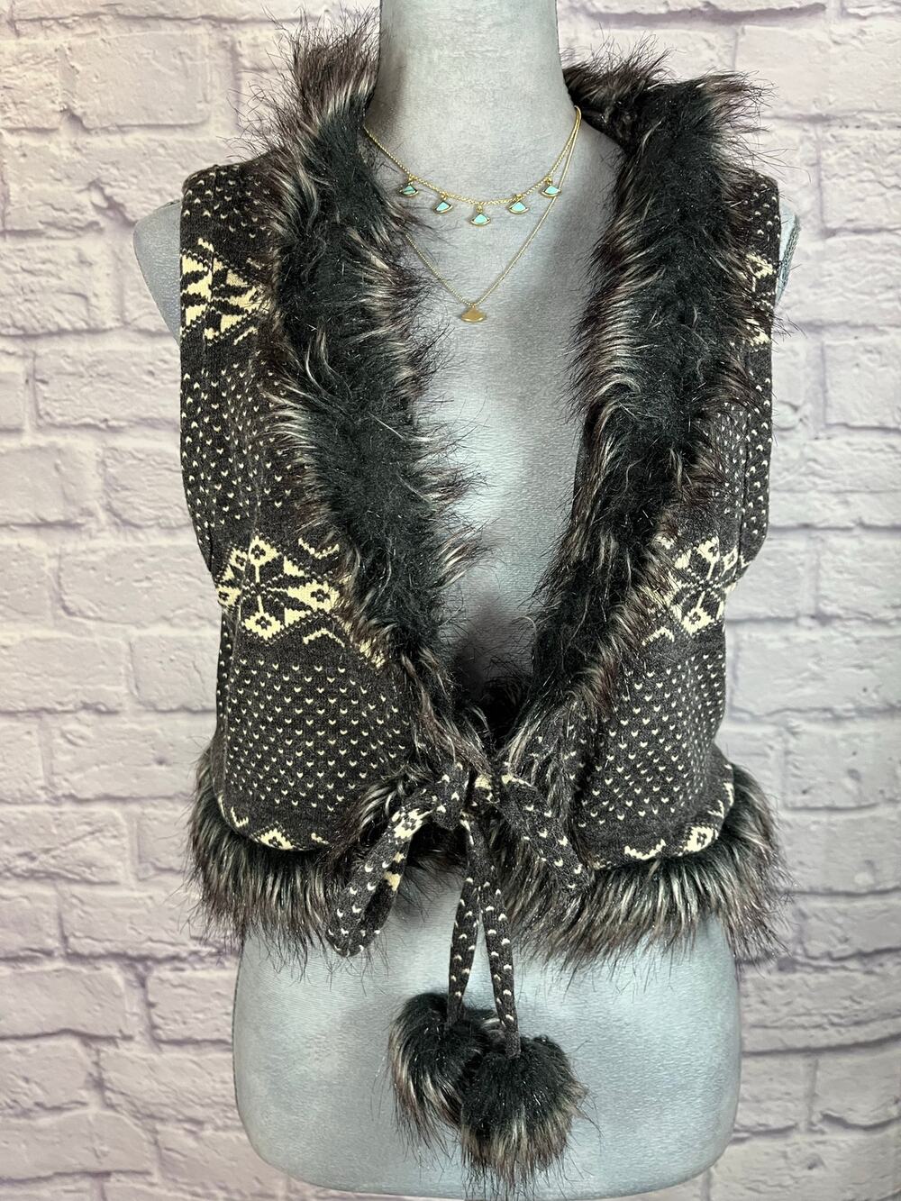 Vintage Y2K American Rag Nordic Style Fur-lined Cropped Vest